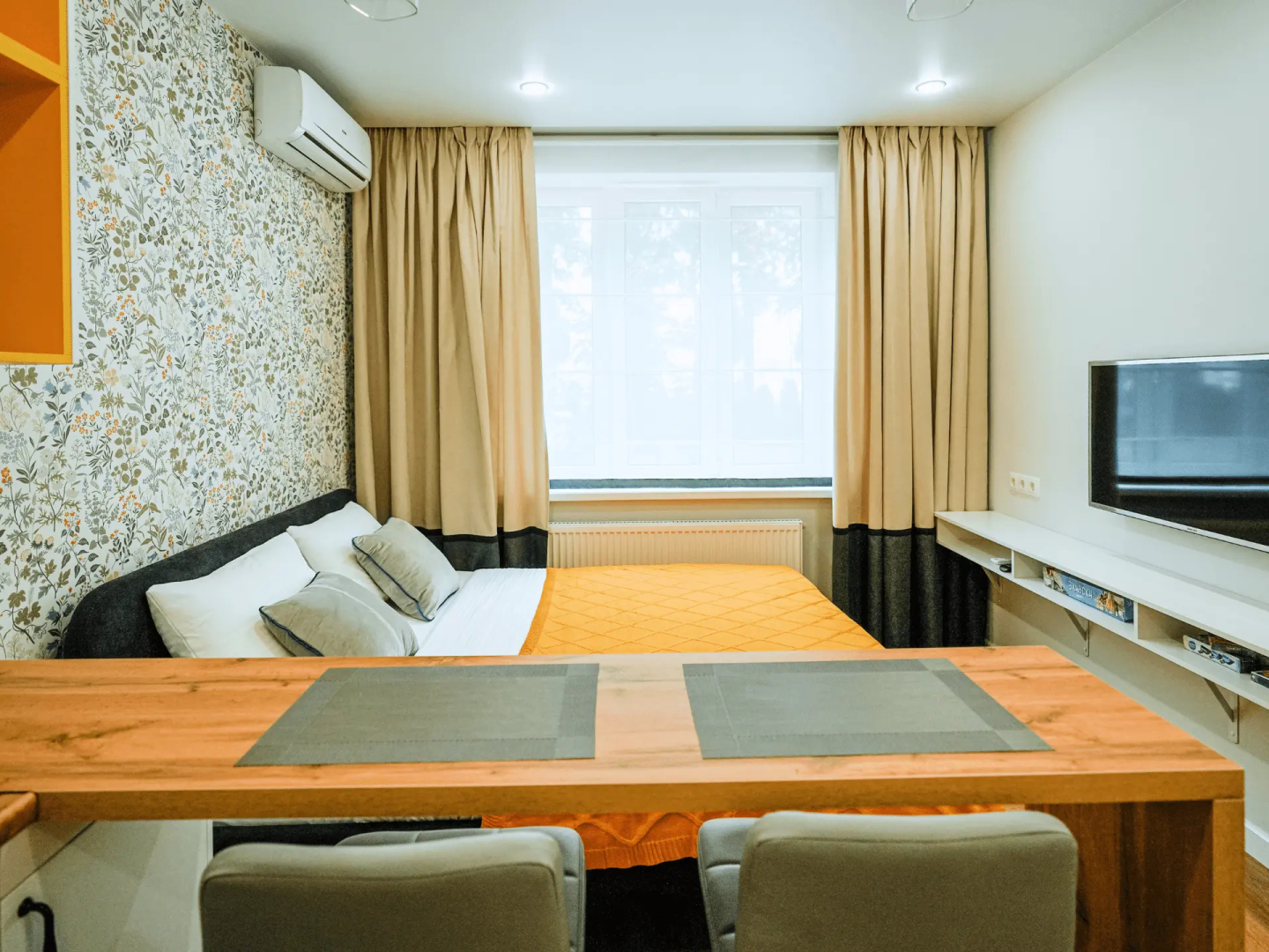 Апартаменты Yellow Studio Парк Галицкого