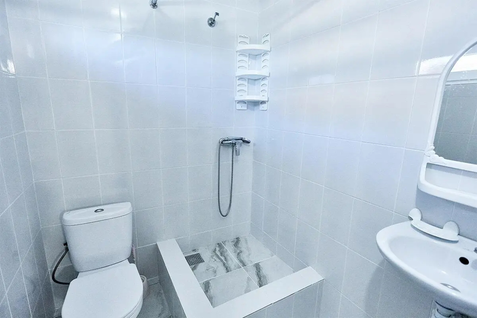 Отель Белый