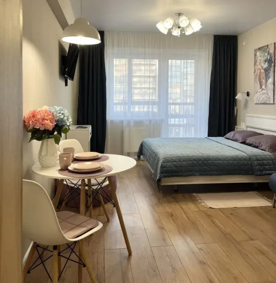 Апартаменты Бархат с балконом в центре города