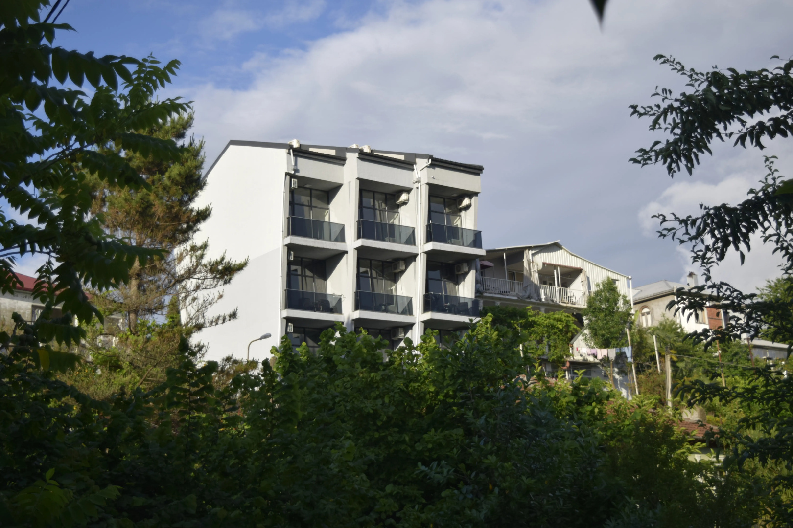 Отель TJ GARDENS