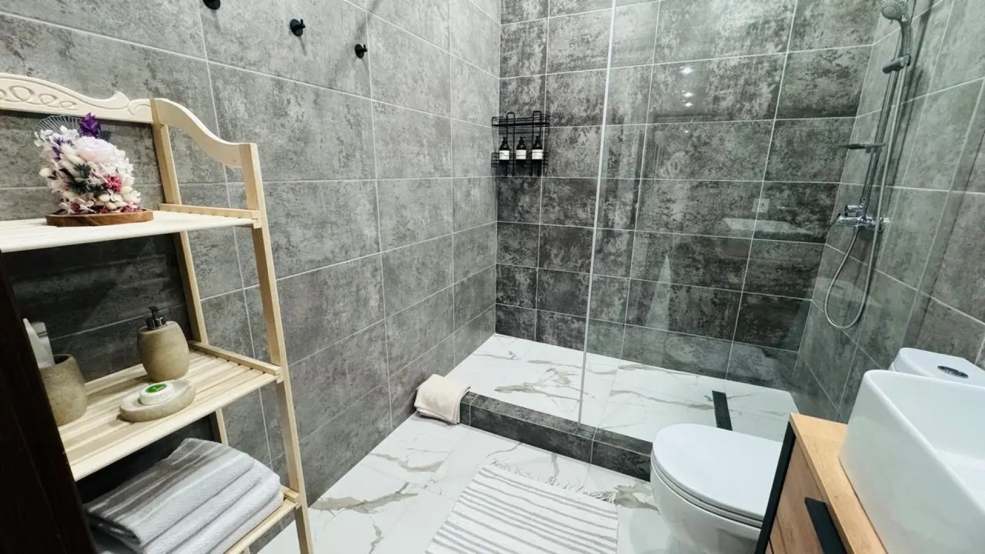 Гостевой дом LakeSide Big House