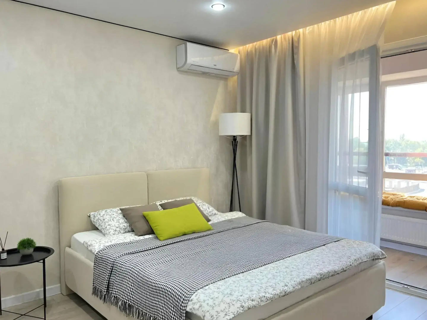 Квартира 6 местная с новым ремонтом около метро Горки парка и ТЦ