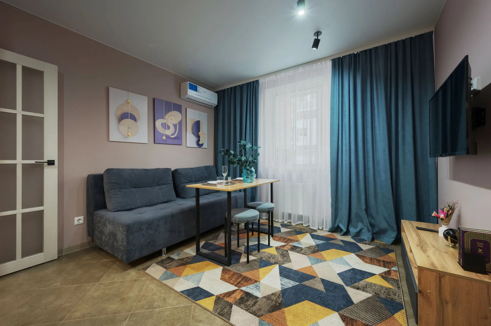 Апартаменты рядом с ВОЛГу, Акварель, Кардиоцентр