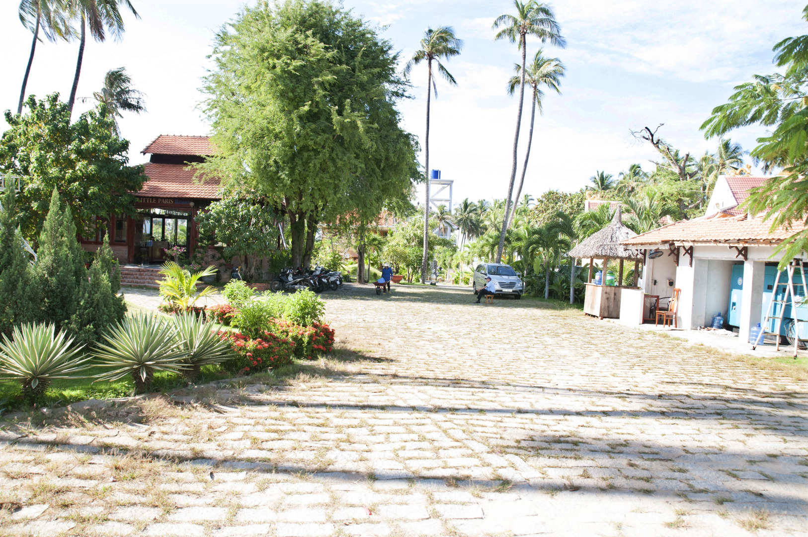 Отель Little Paris Resort & Spa Mui Ne