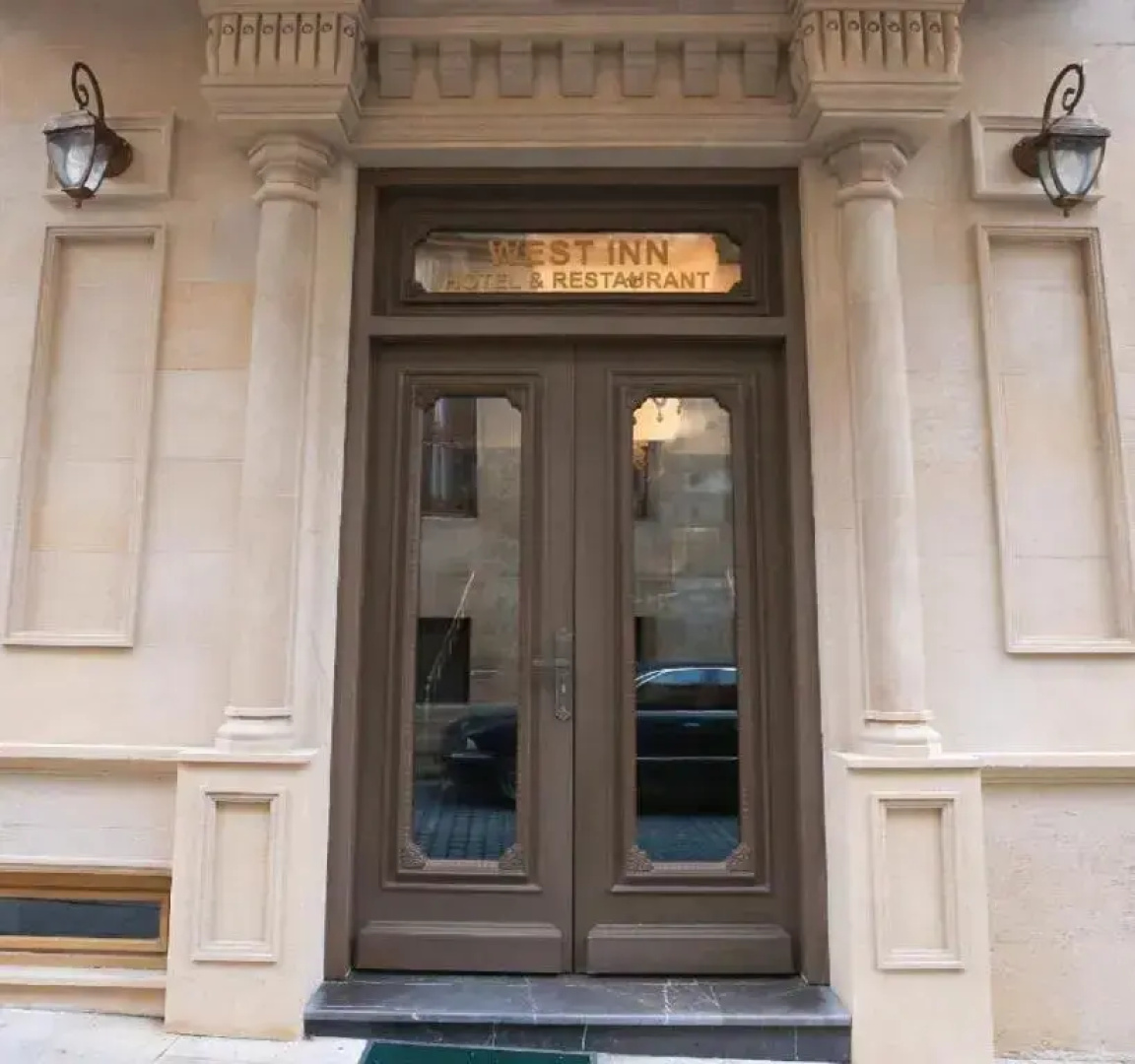 Отель West Inn Palace