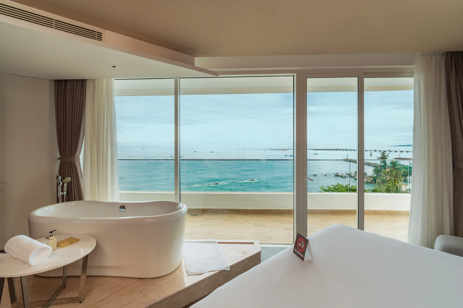 Отель Seashells Phu Quoc Hotel & Spa