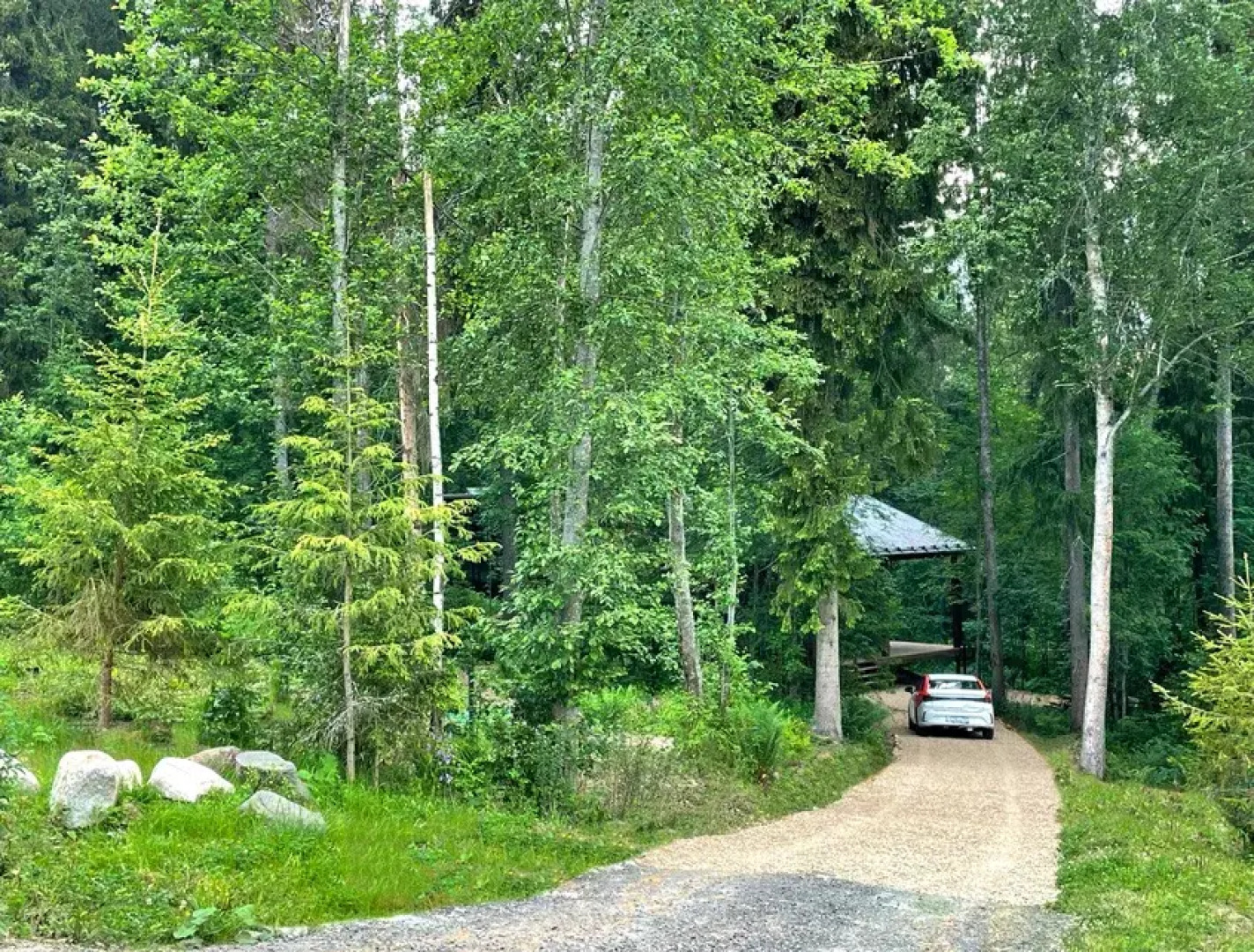 Шале с камином и джакузи в лесу