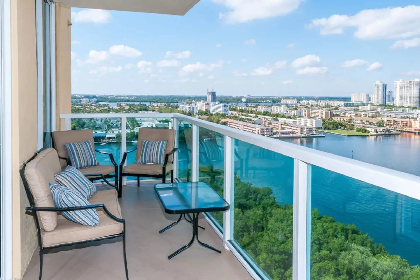 Апарт-Отель Intracoastal Yacht Club