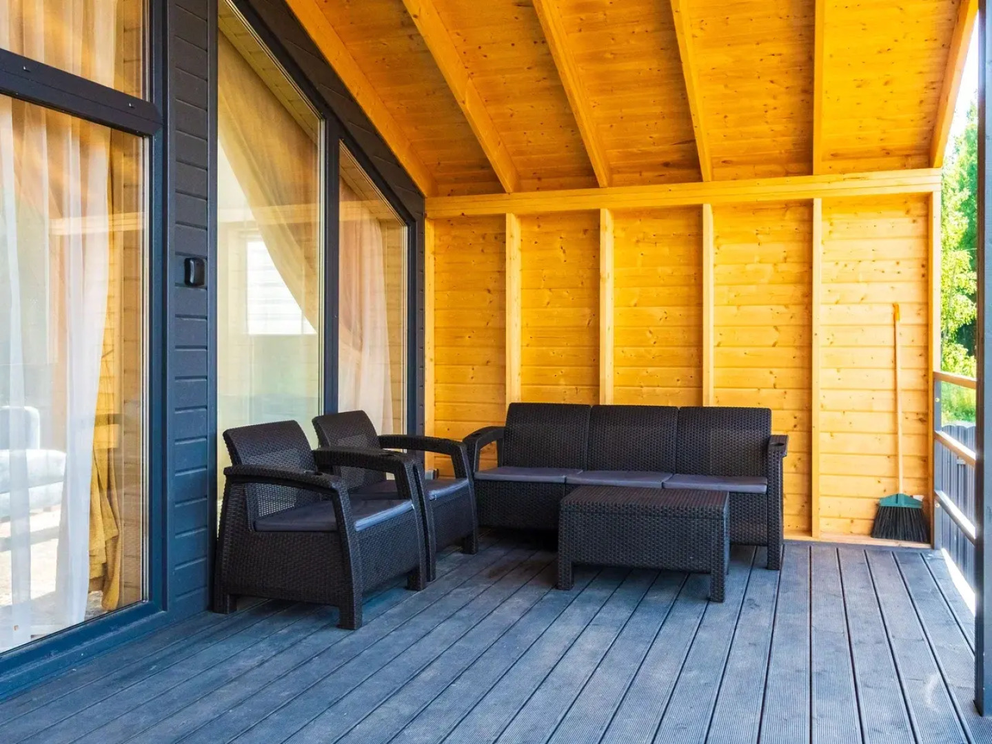 Гостевой дом для 8 гостей на берегу Красного озера