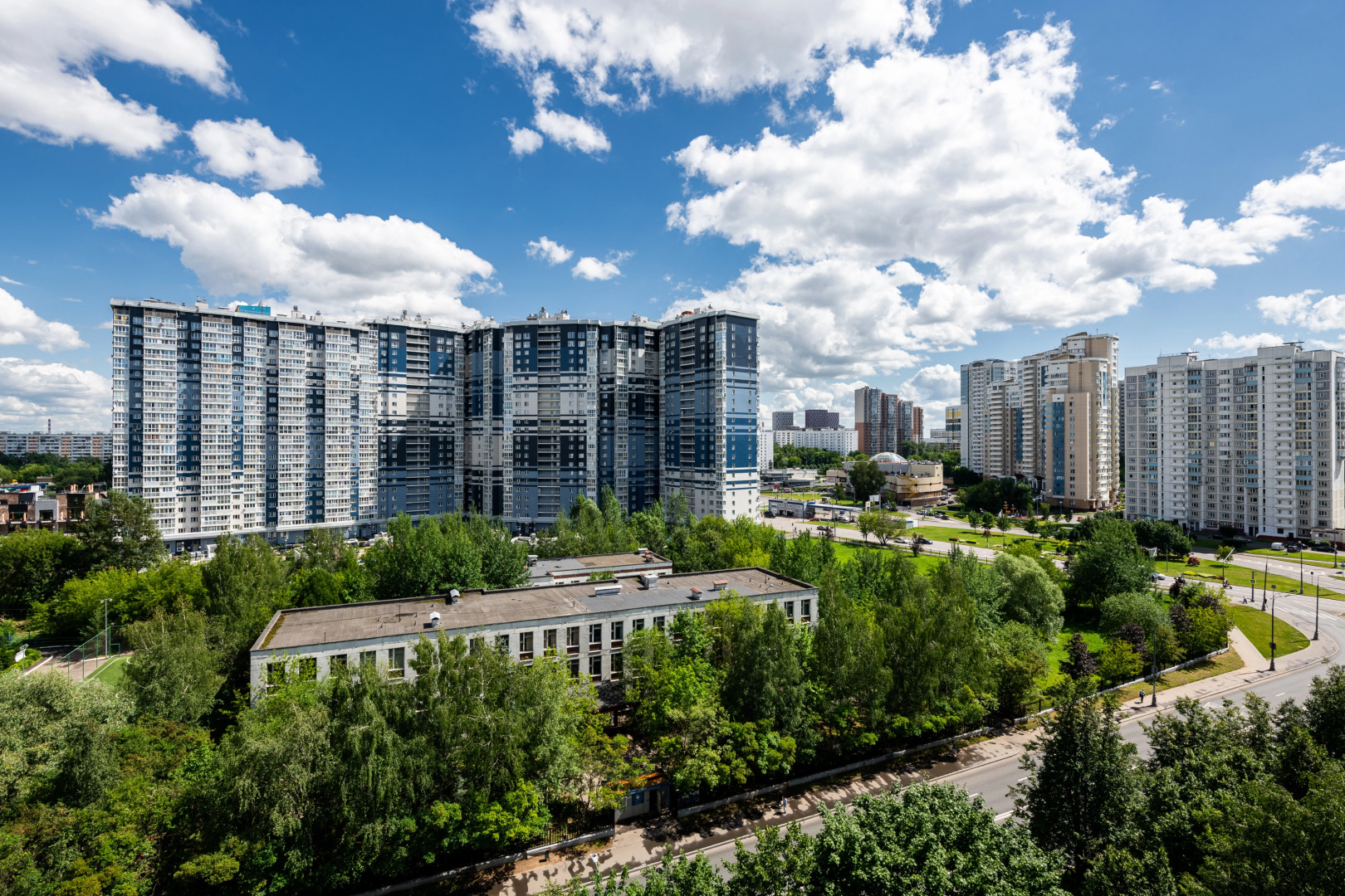 Улучшенные двухкомнатные апартаменты на метро Академика Янгеля