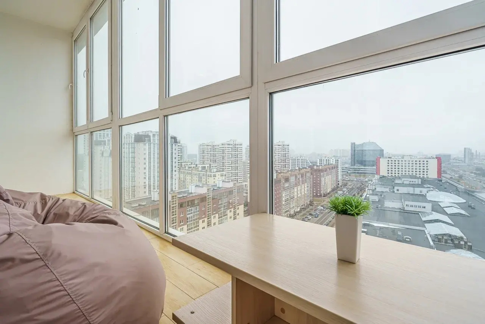 Апартаменты В новостройке на высоком этаже