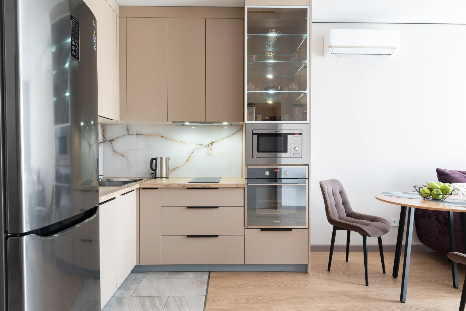 Квартира на сутки Парк Челюскинцев Самозаселение Wi-Fi Кондиционер Кухня объединена с жилой зоной Отдельная спальня