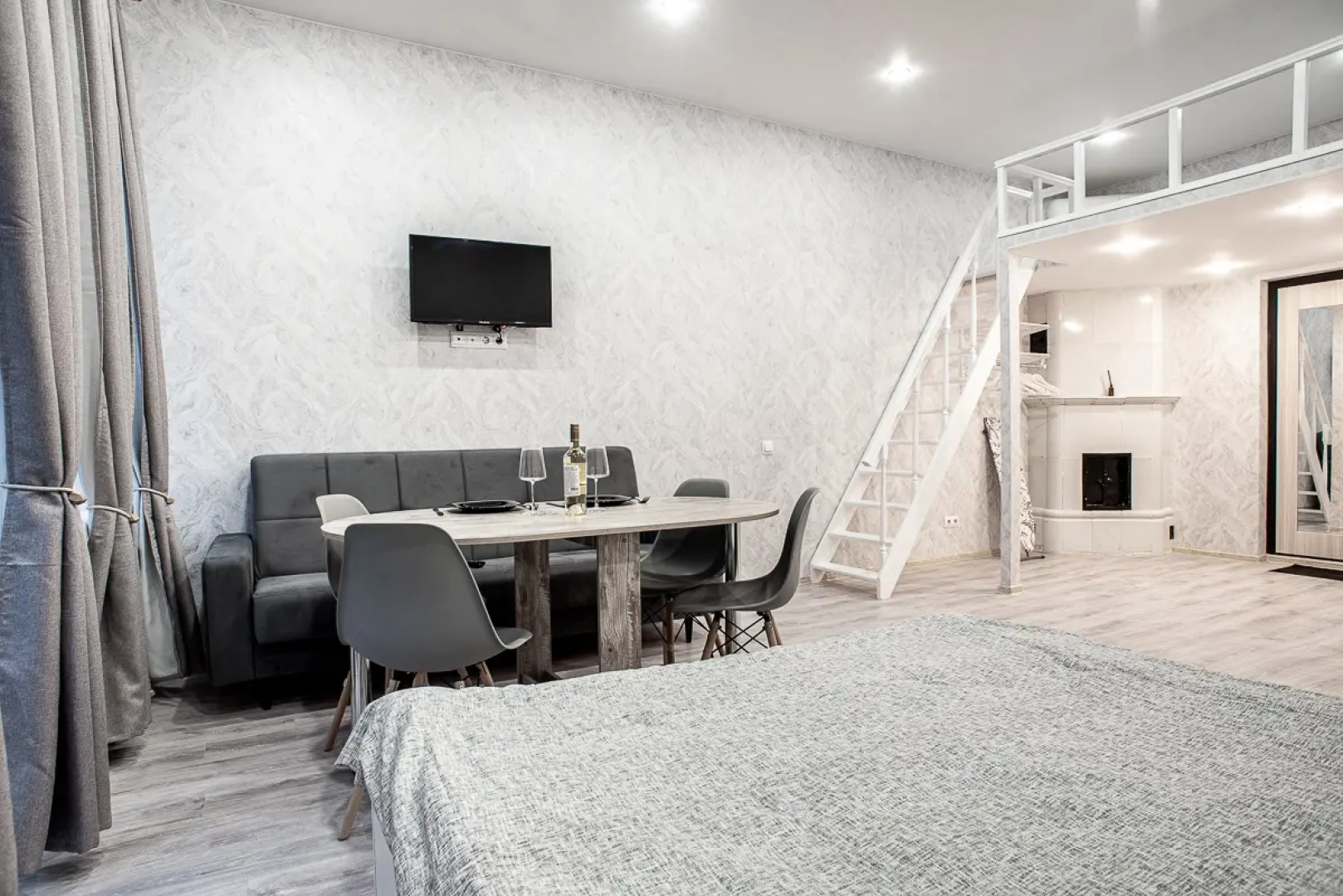 Квартира Стильная Студия с Балконом