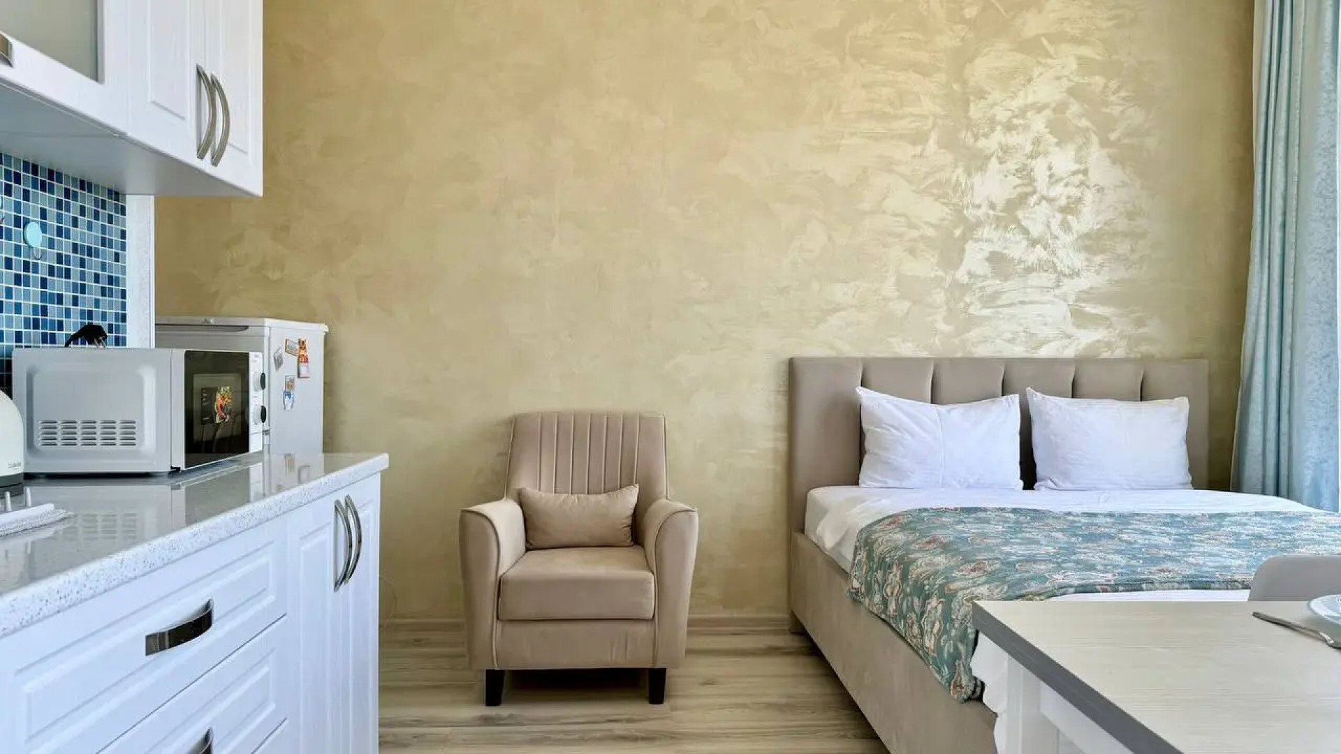 Квартиры с балконами и видом на горы на Мелетяна 5а