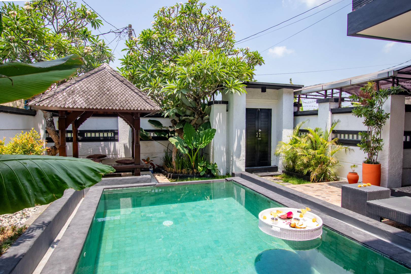 Вилла Villa with Amazing Pool and Rooftop Sun Terrace