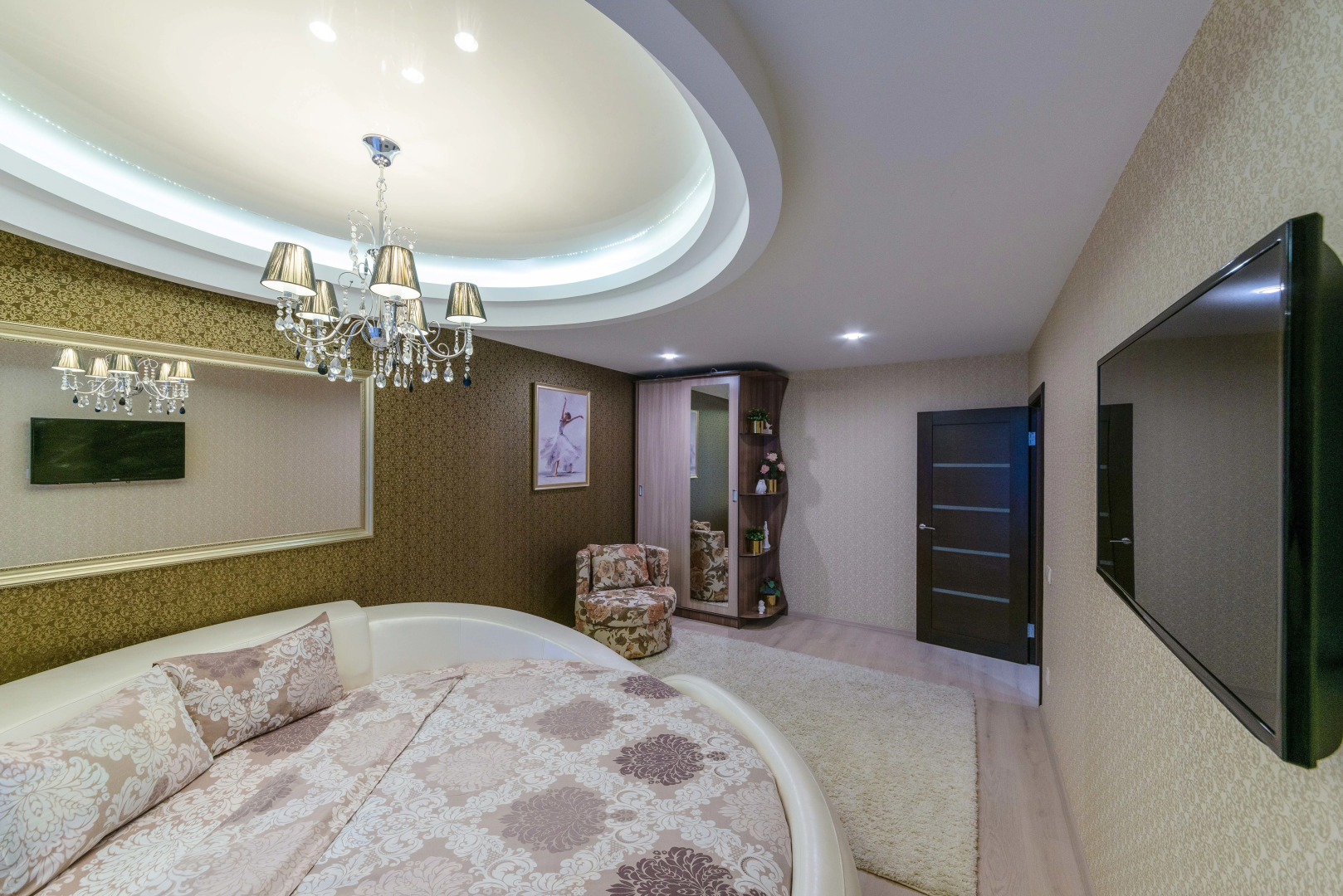 Апартаменты 3-комнатные HomeApart Скрыганова, 4Б