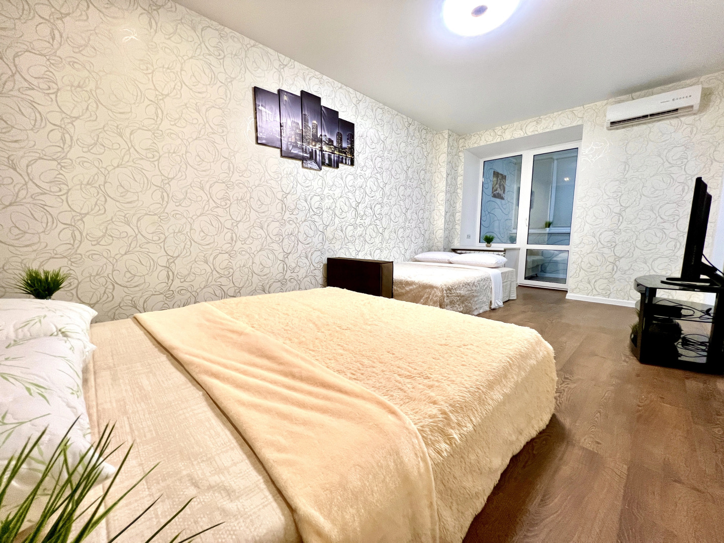 Уютные Апартаменты (рядом с ЖД вокзалом)  (ул. Никитинская 30)