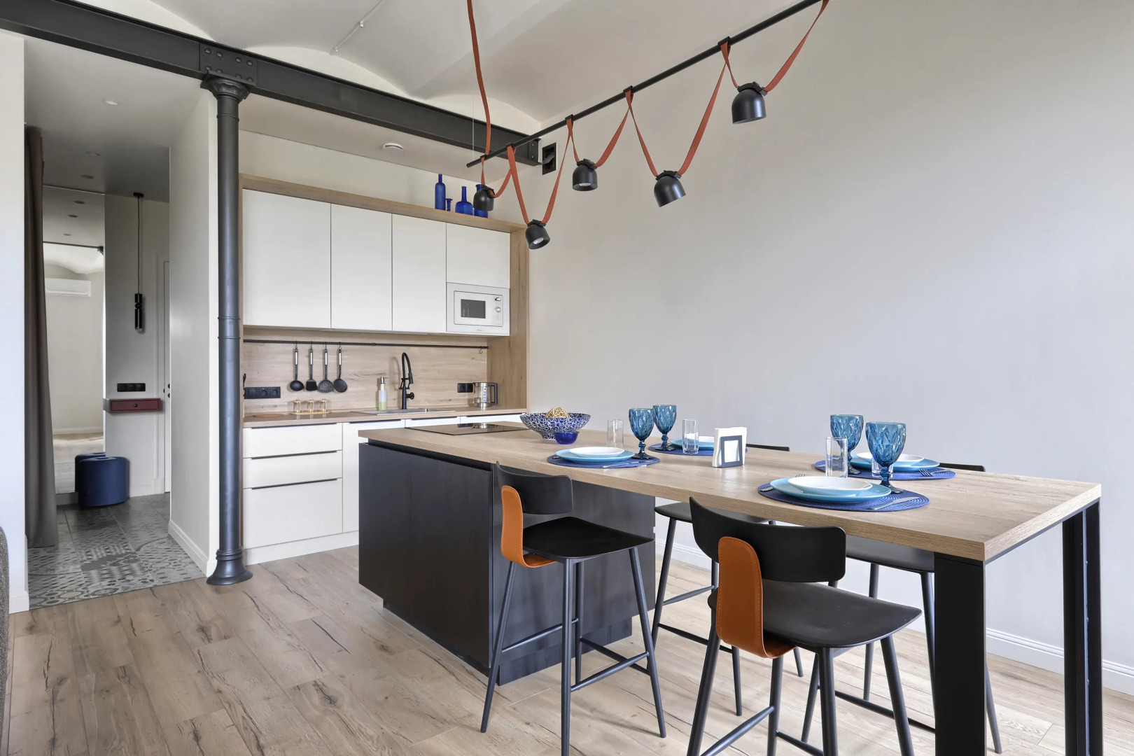 Апартаменты MyHomeYourHome на Чайковского 2\7