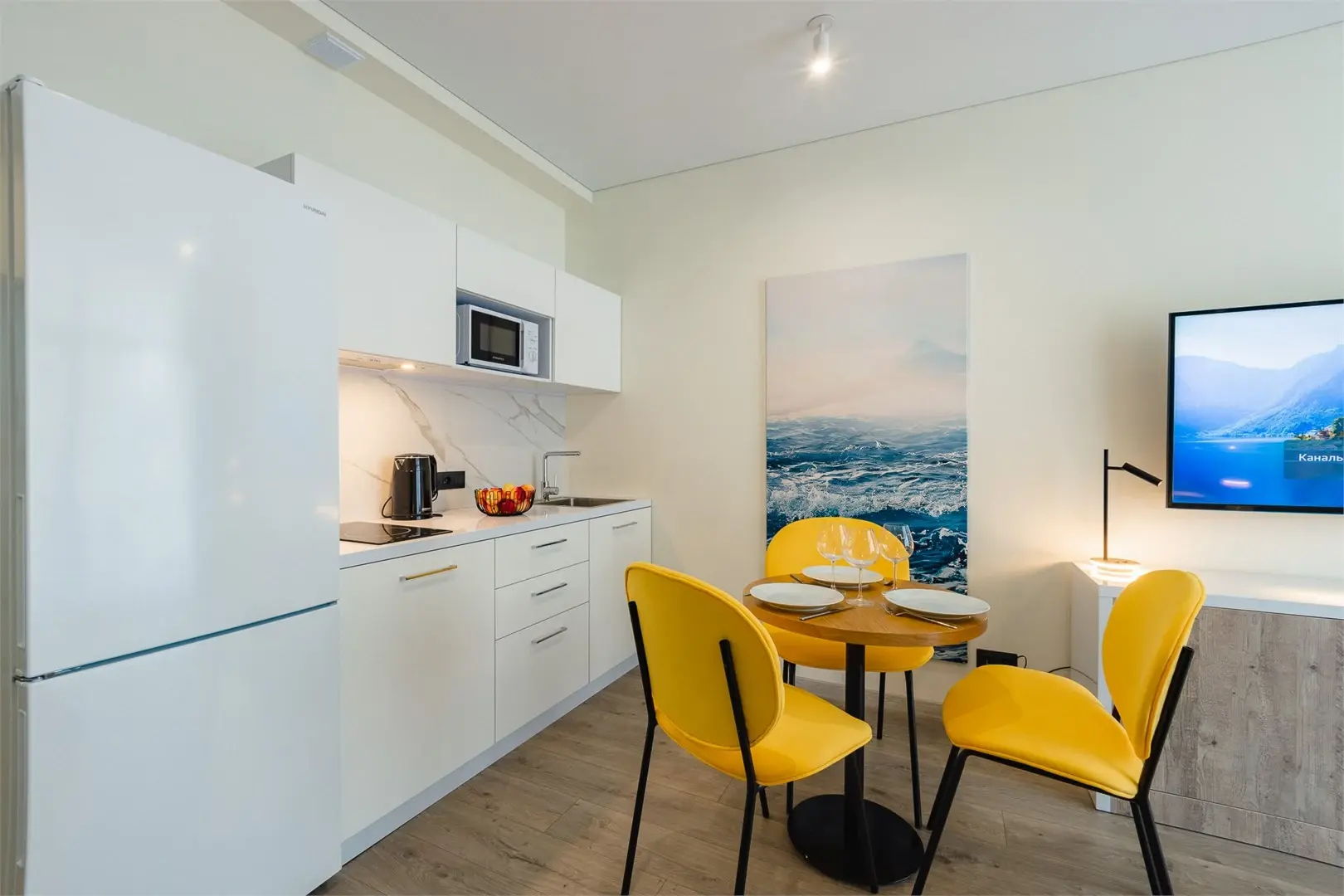 Апартаменты Крымский Рей Студия Sunny Day боковой вид на море