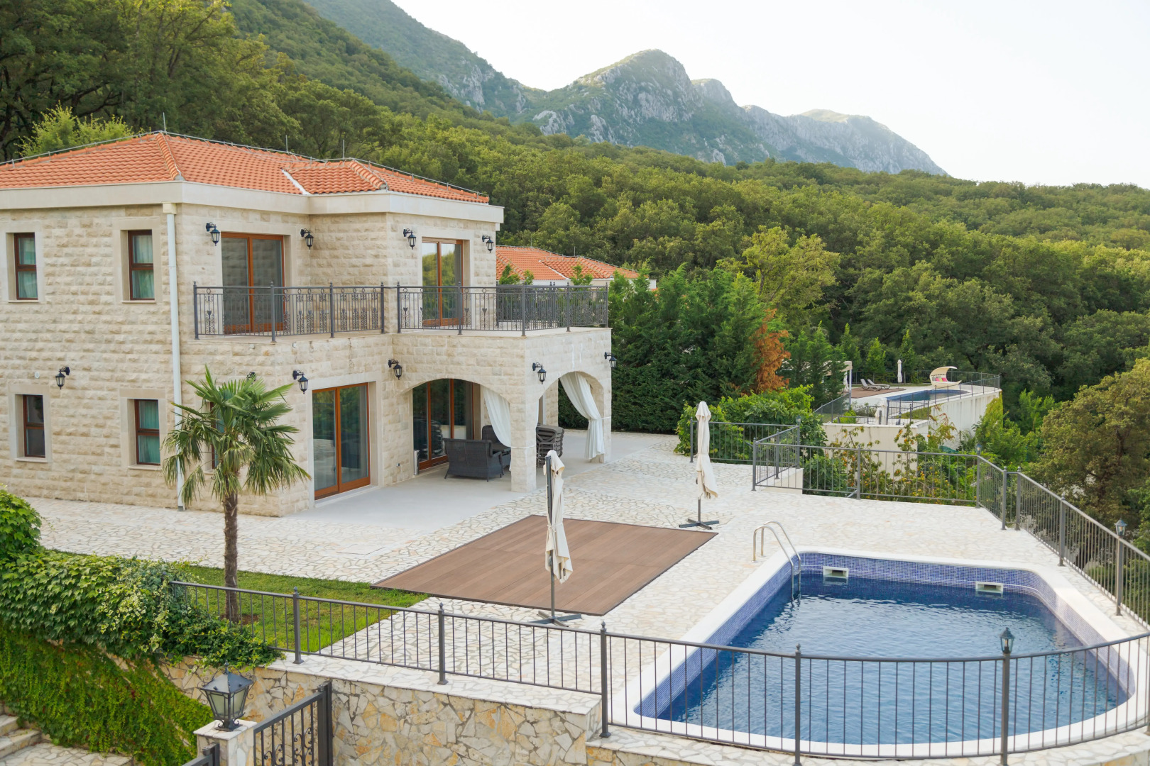 Вилла Oak Leaf Residences