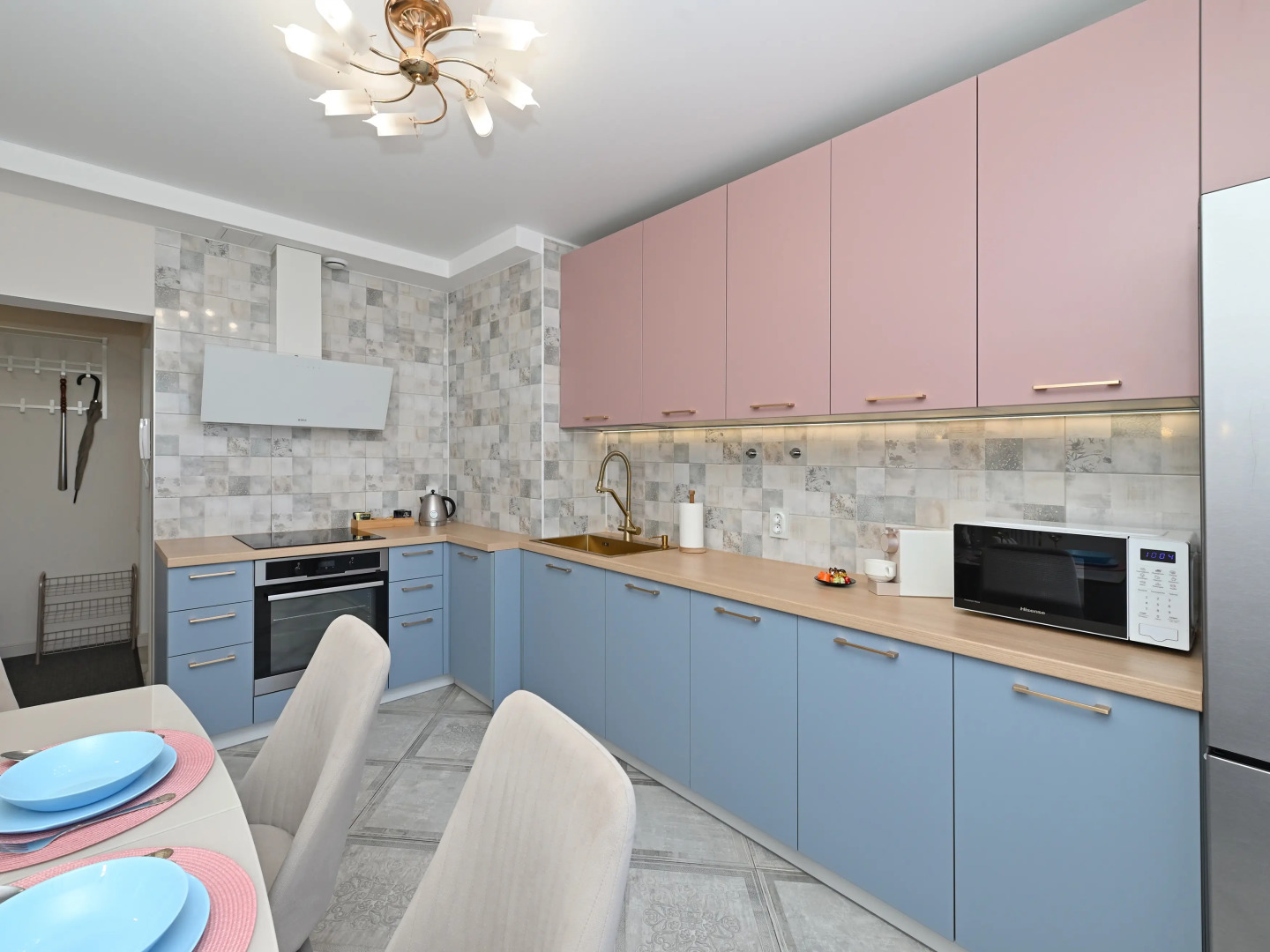 КвартираKenig Holidays 3-к в центре Рыбной деревни у Кафедрального собора