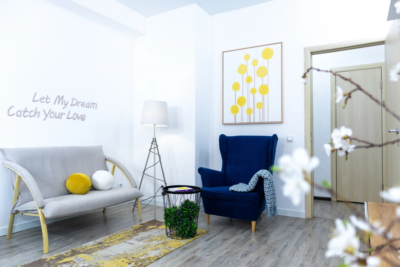 Апартаменты Атмосферные на набережной в доме с колоннами Ловец Снов 1