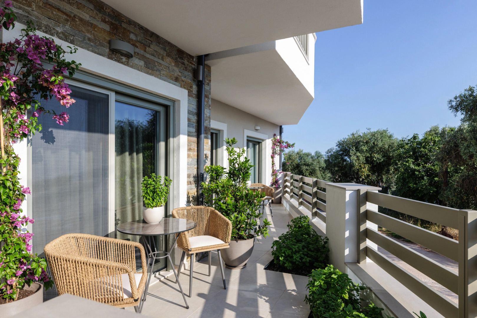 Апарт-отель Helia All Seasons Apartments