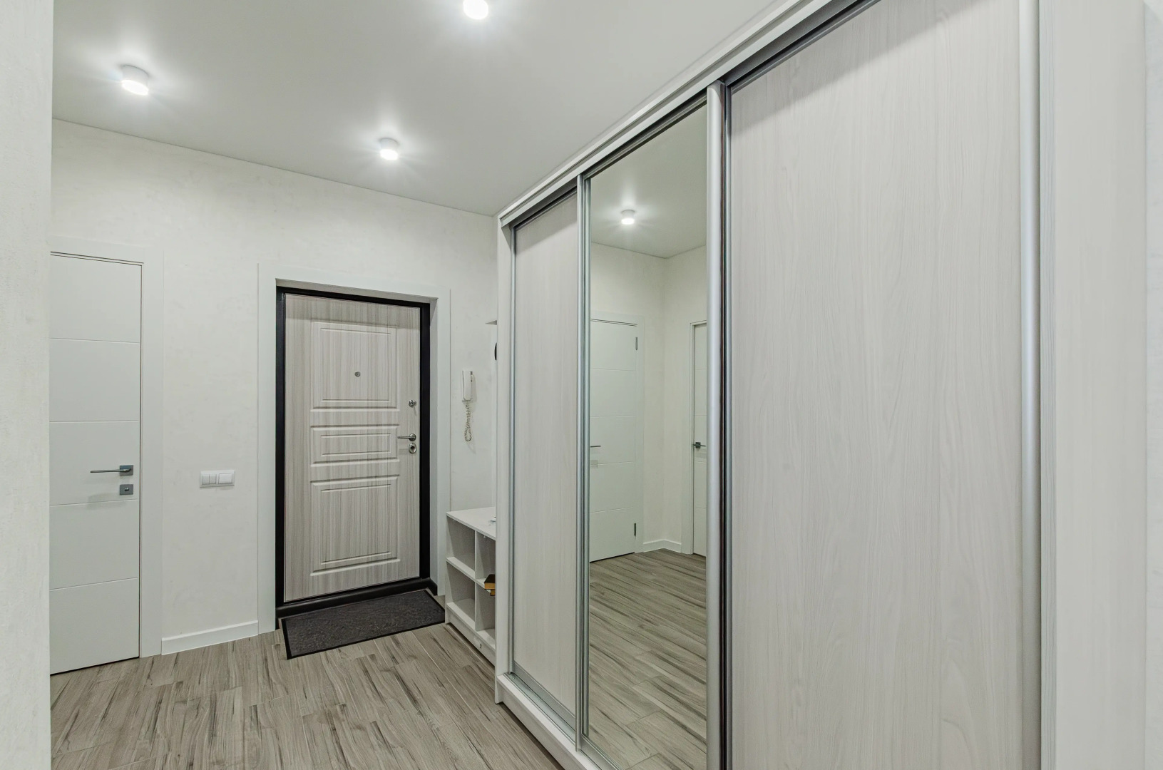 Квартира Трехкомнатная ст.метро Козья Слобода