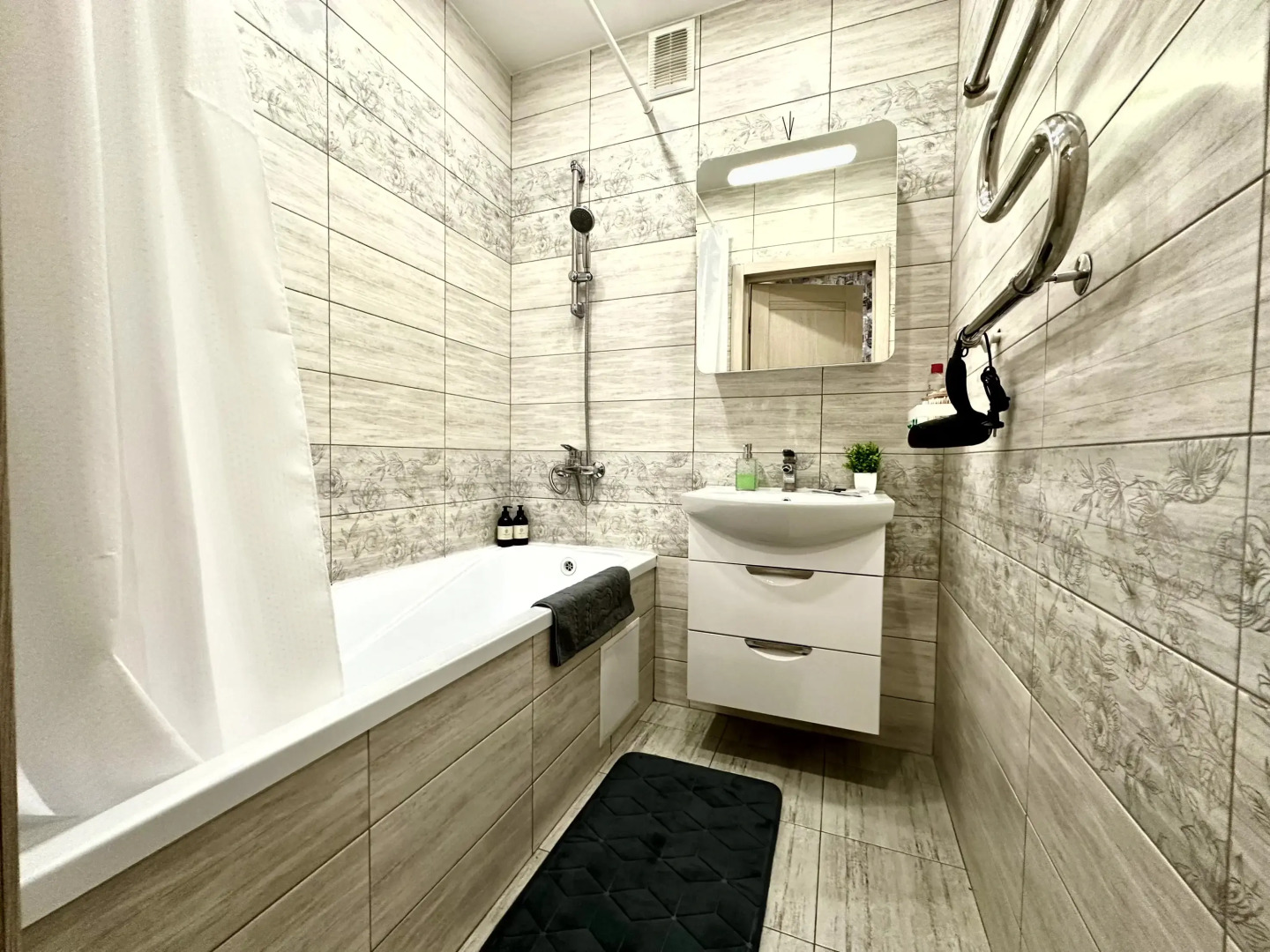 Квартира двухкомнатная Cети апартаментов На время