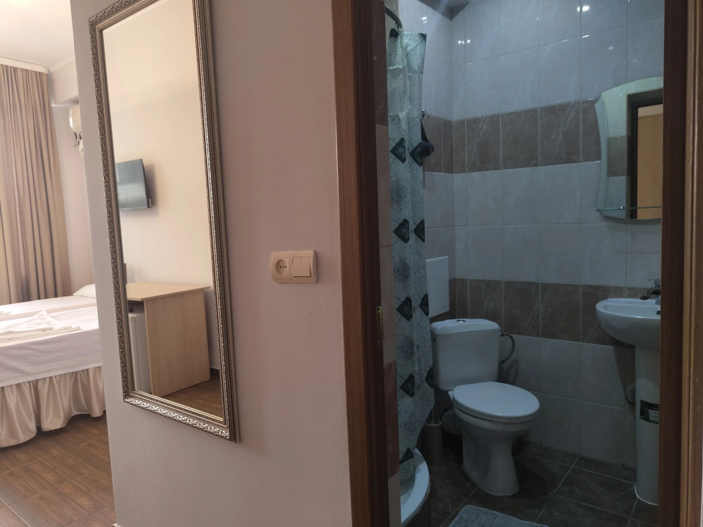 Отель Lara Hotel