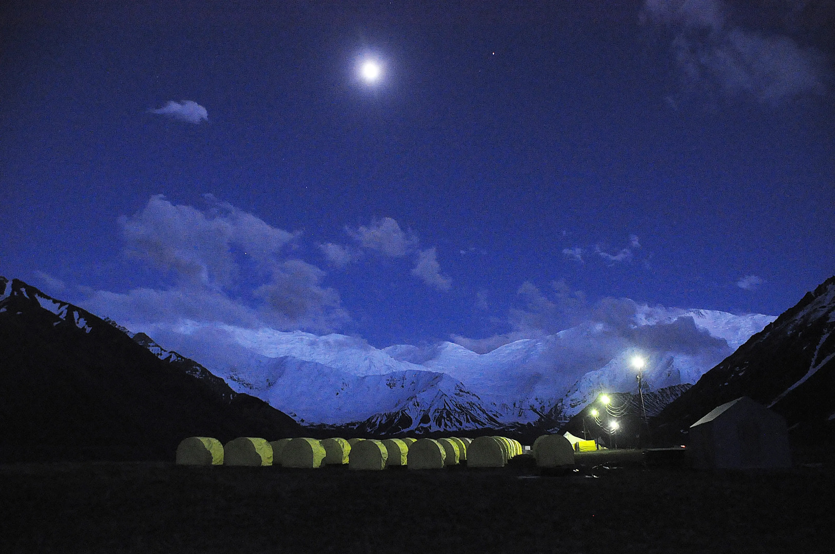 Глэмпинг Achik-Tash Base Camp