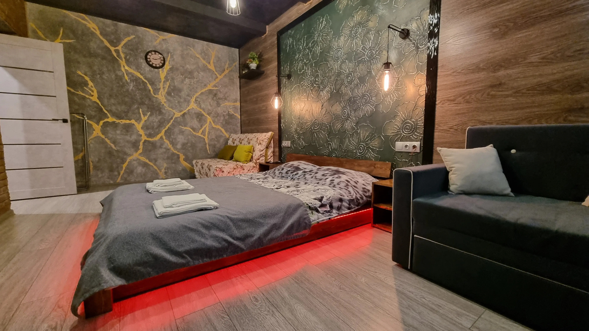 Апартаменты Loft Holiday Home