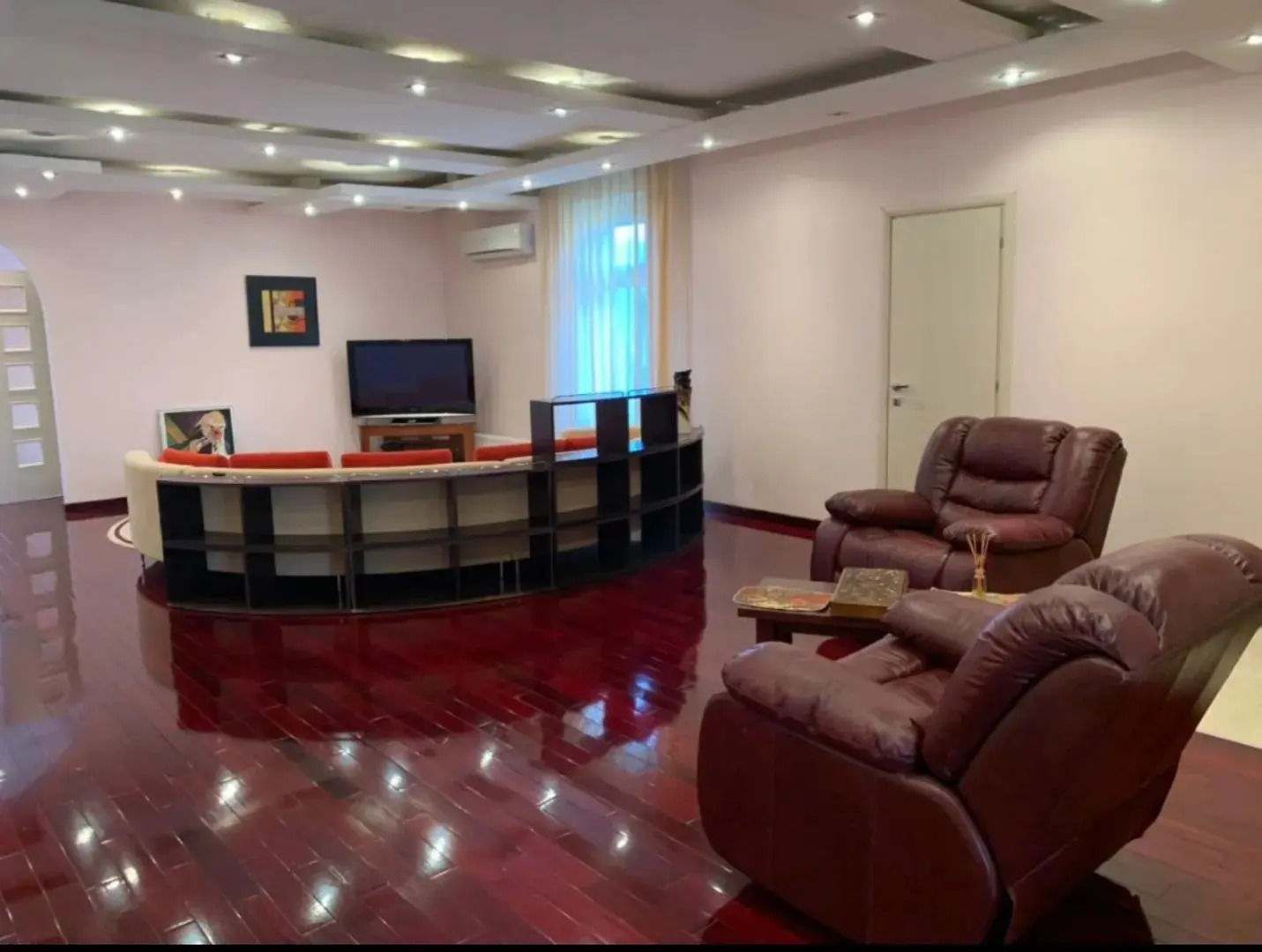 S Bolshim Basseynom Guest House