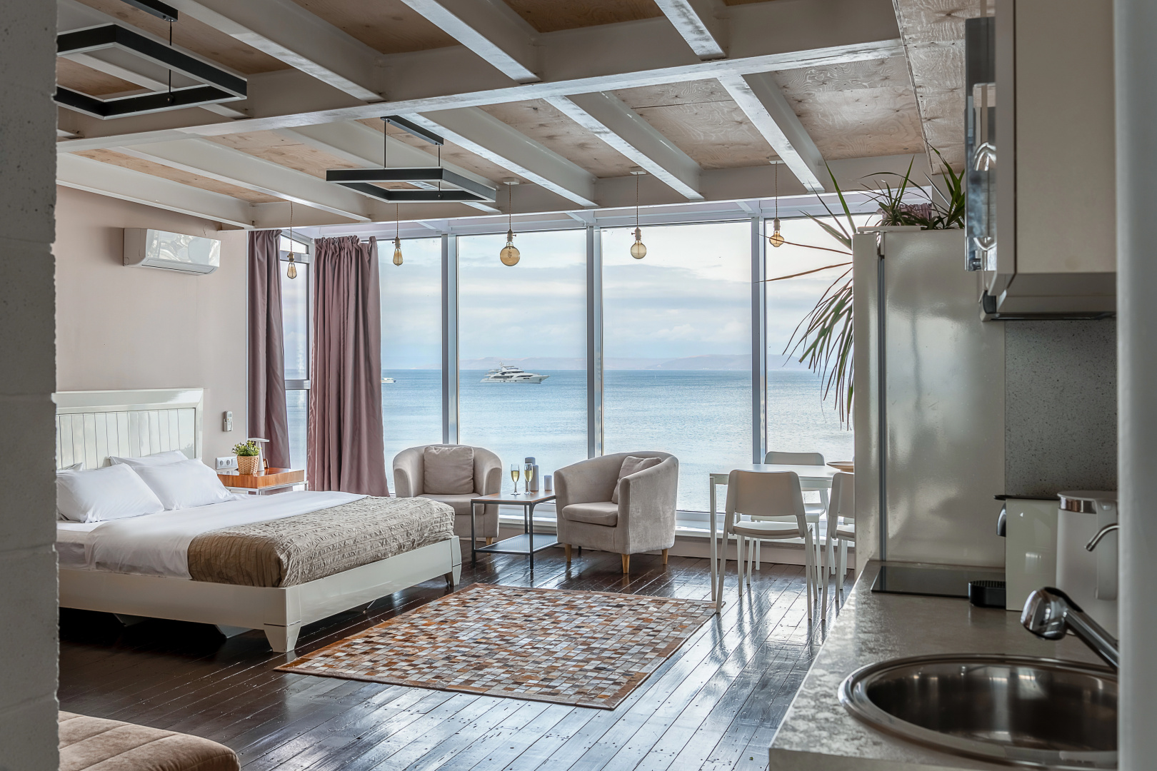 Меблированные комнаты Sea View by VVO Apartments
