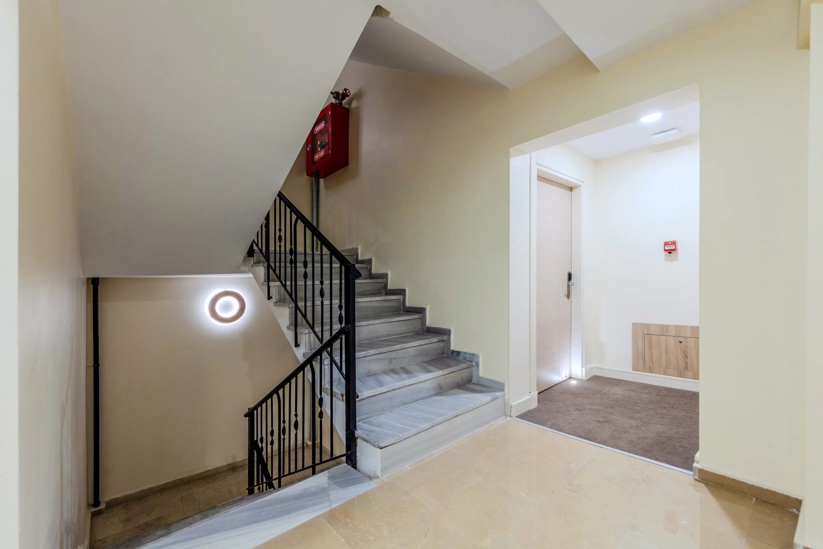 Отель Roys Hotel & Suites