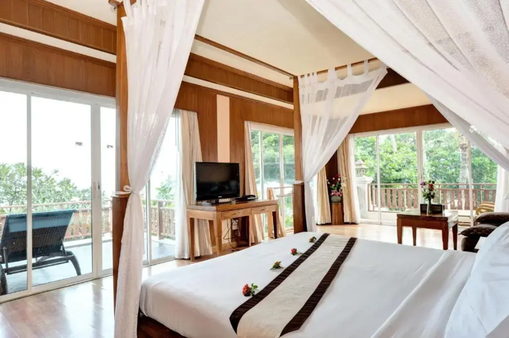 Курортный отель Aloha Resort