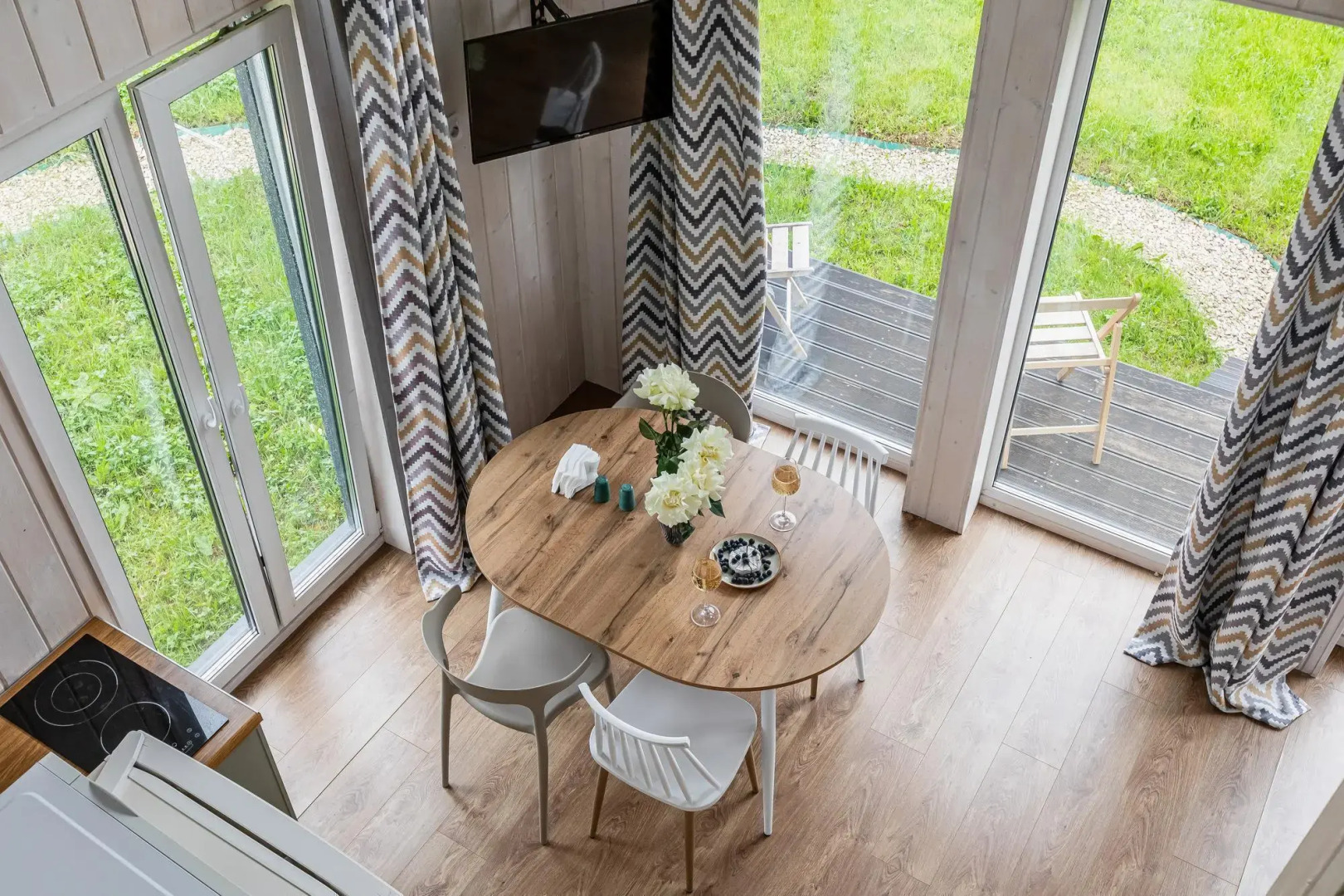 Частный Дом Яркий панорамный с видом на лес