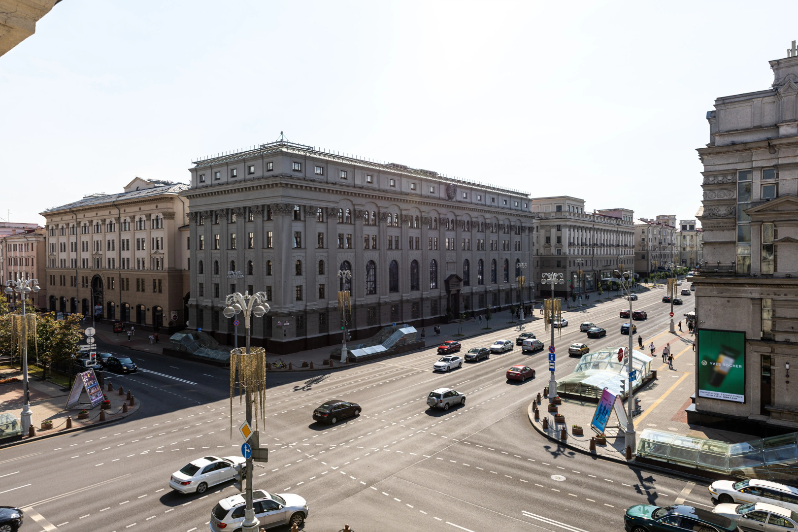 Квартира Трехкомнатная на Проспекте Независимости 23