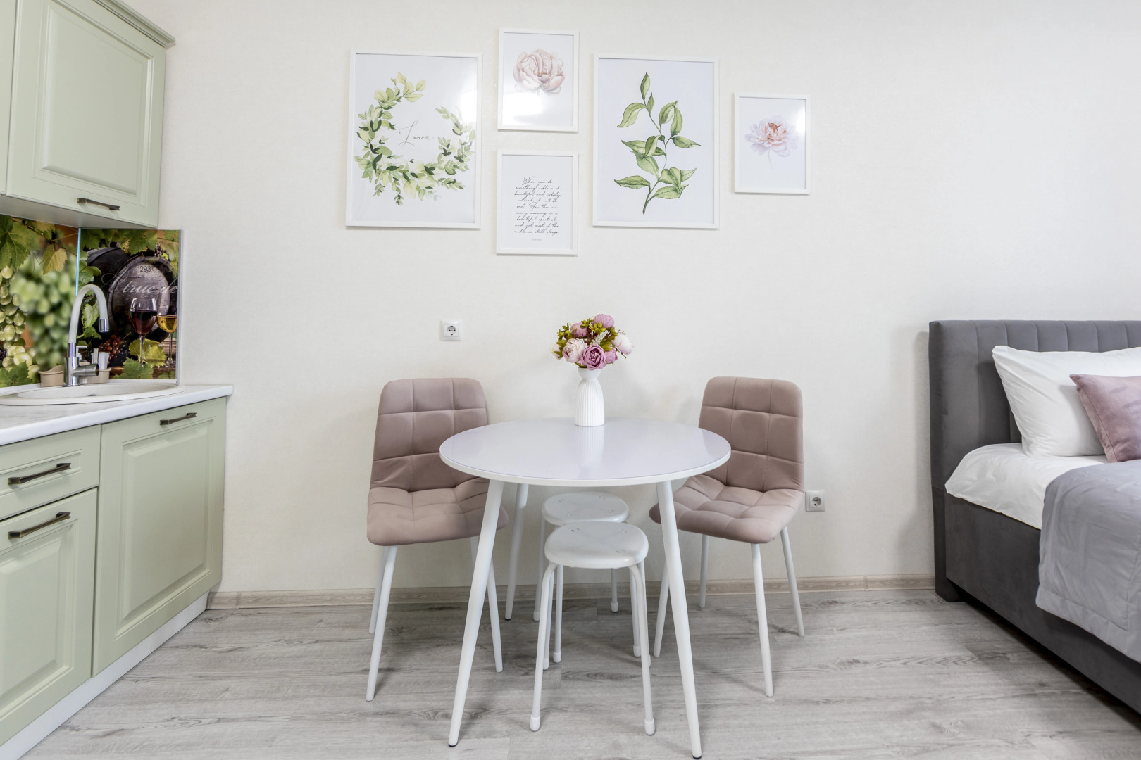 ДомТут - Апартаменты у Набережной и Аквапарка