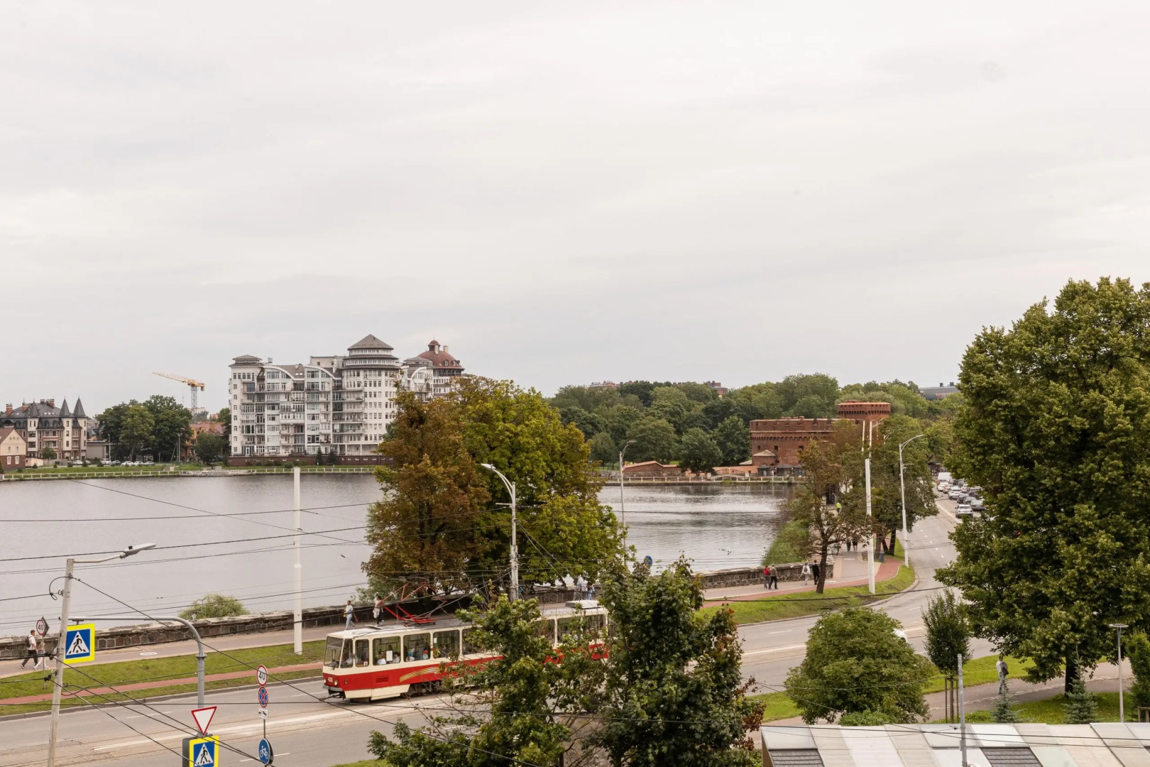 Апартаменты Новые Дизайнерские с Видом на Верхнее Озеро