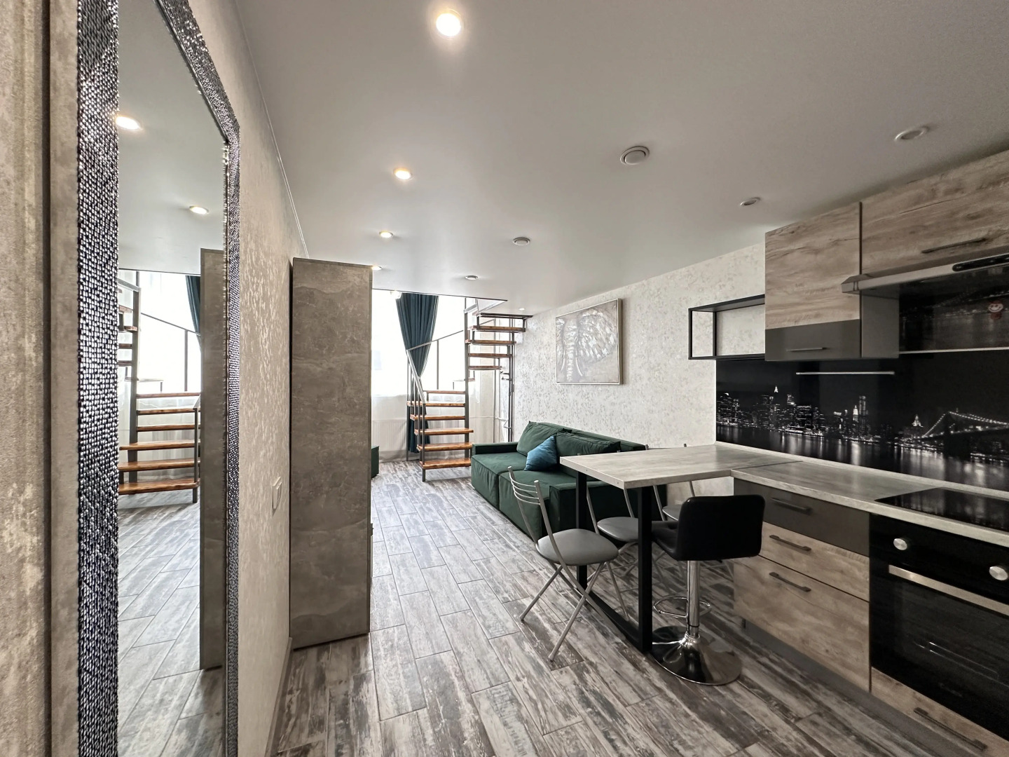 Апартаменты Дизайнерские двухуровневые 54 м2