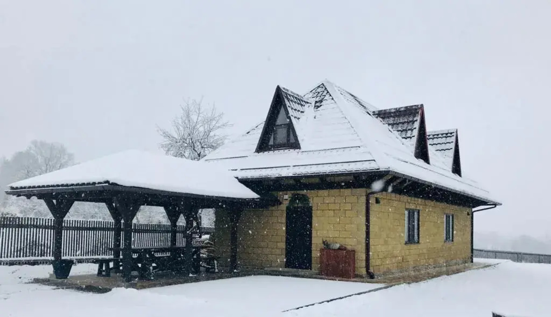 Частный дом Двухэтажный коттедж с 4 спальнями