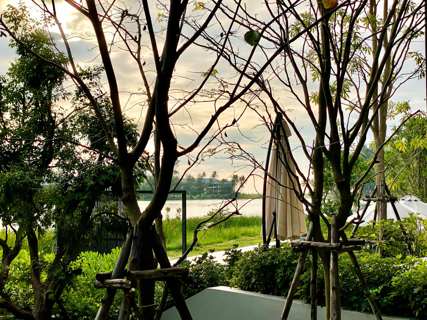 Апартаменты 2 спальни с видом на озеро в шаге от моря