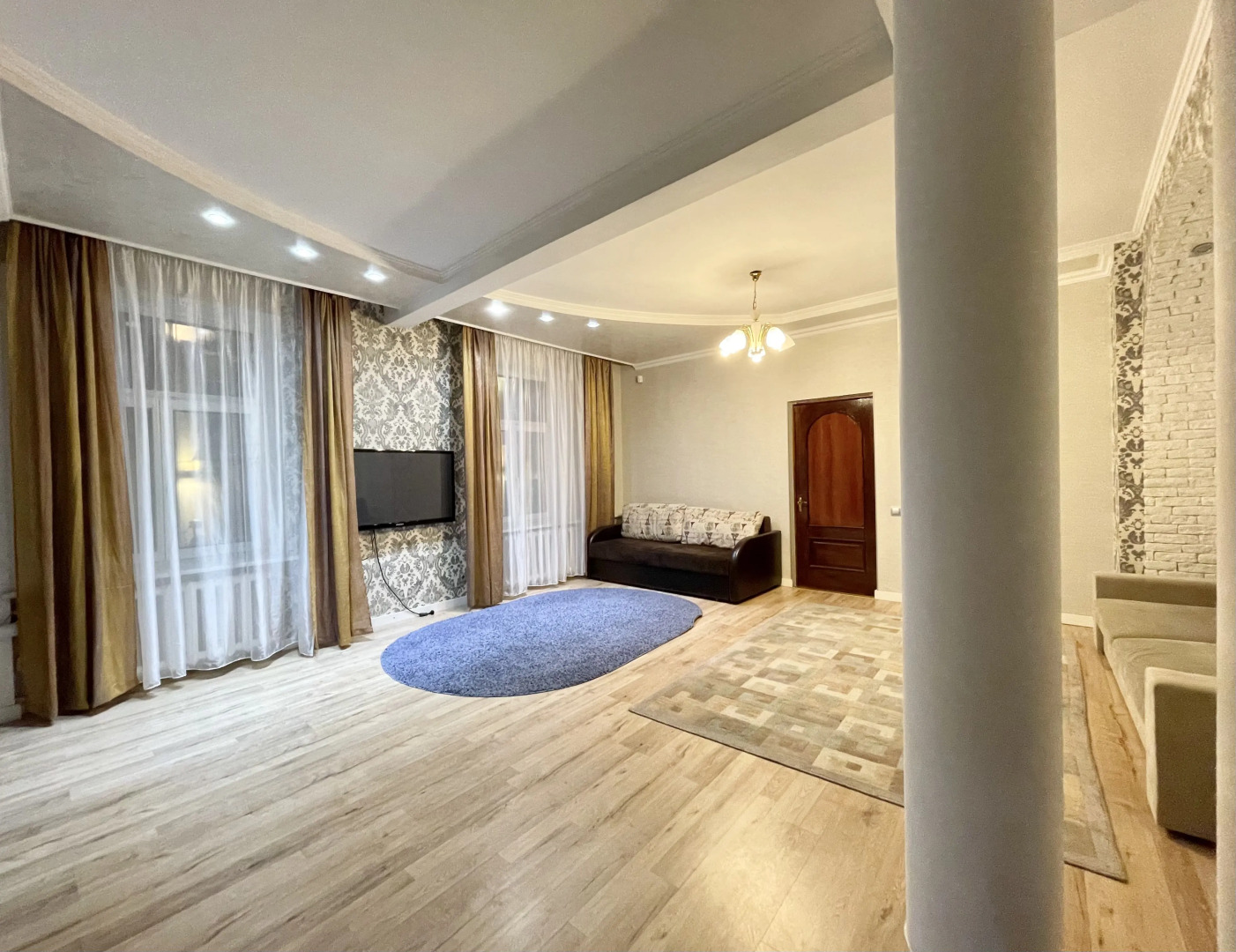 Апартаменты 4-комнатные HomeApart Володарского, 18