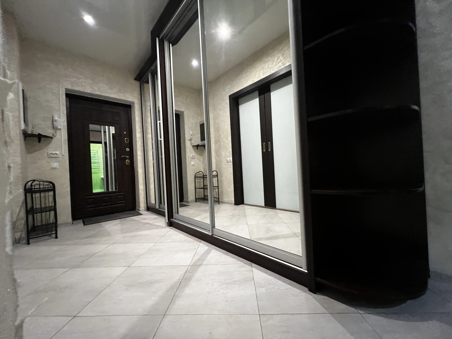 Апартаменты Квартира AlexHome РП Свердловский Михаила Марченко 8