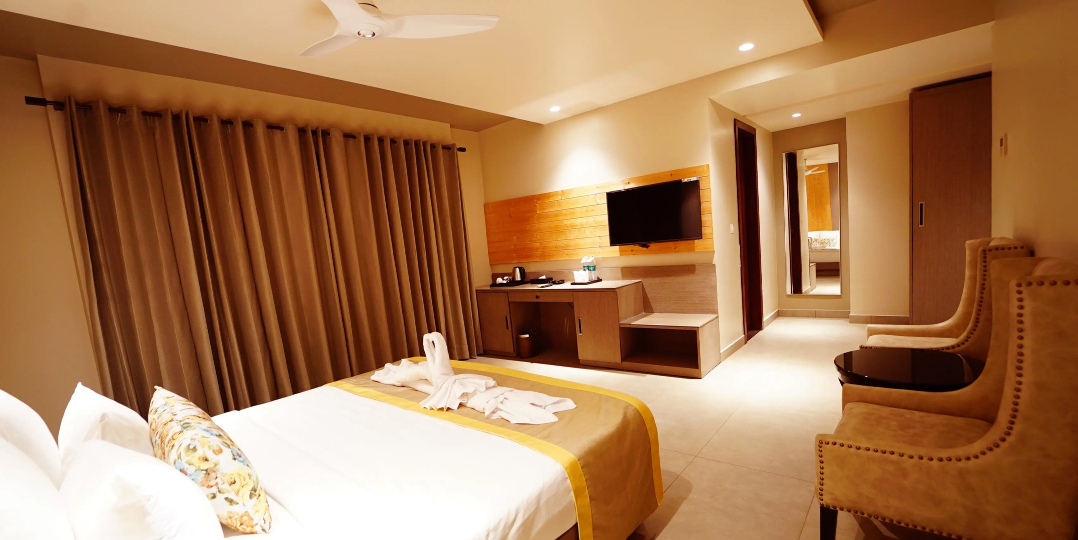 Отель Maplewood Premier