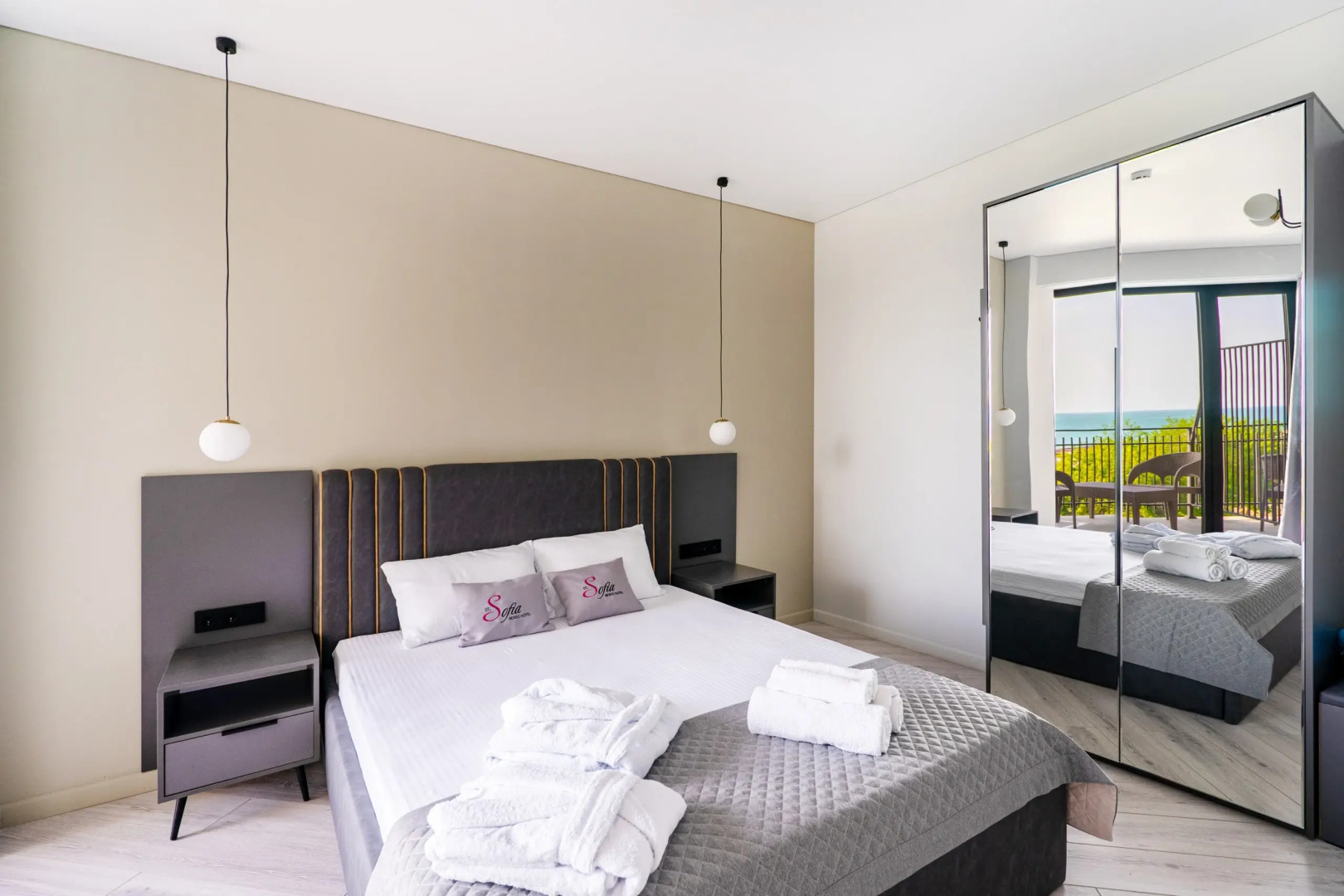 Отель  Берег Святой Софии