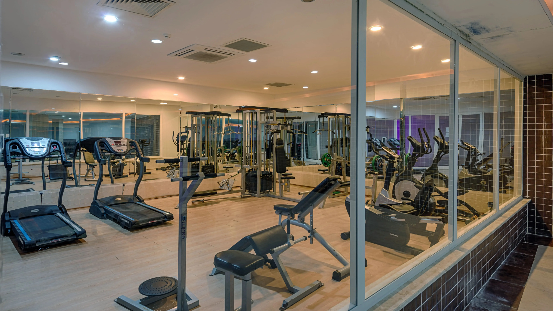 Отель Royal Towers Kiris