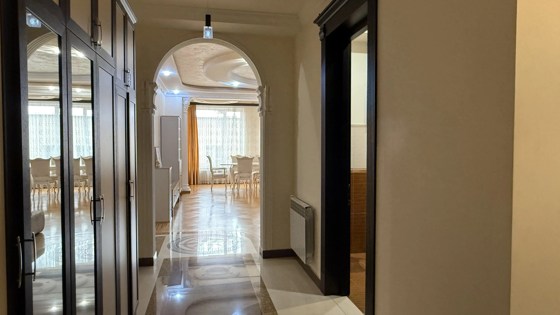 Апартаменты с 2 Спальнями и с Балконом в Центре Города от Sweet Home