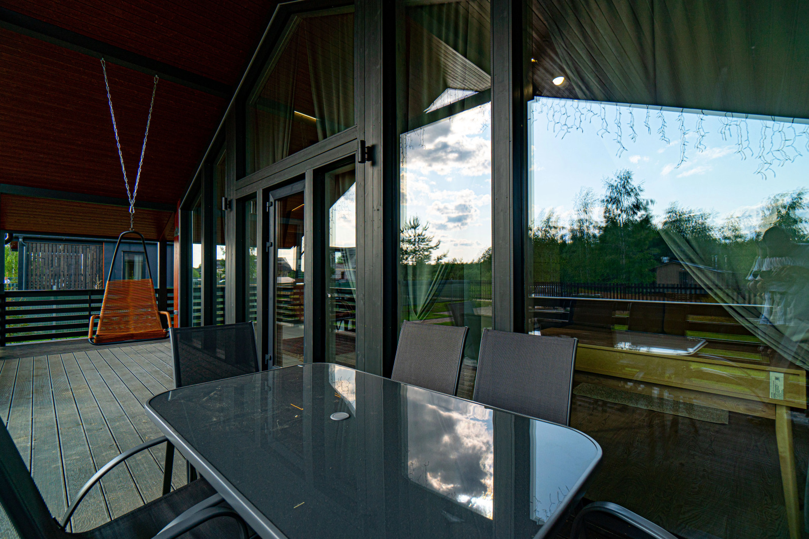 Частный Дом с Панорамными Окнами на Можайском Море